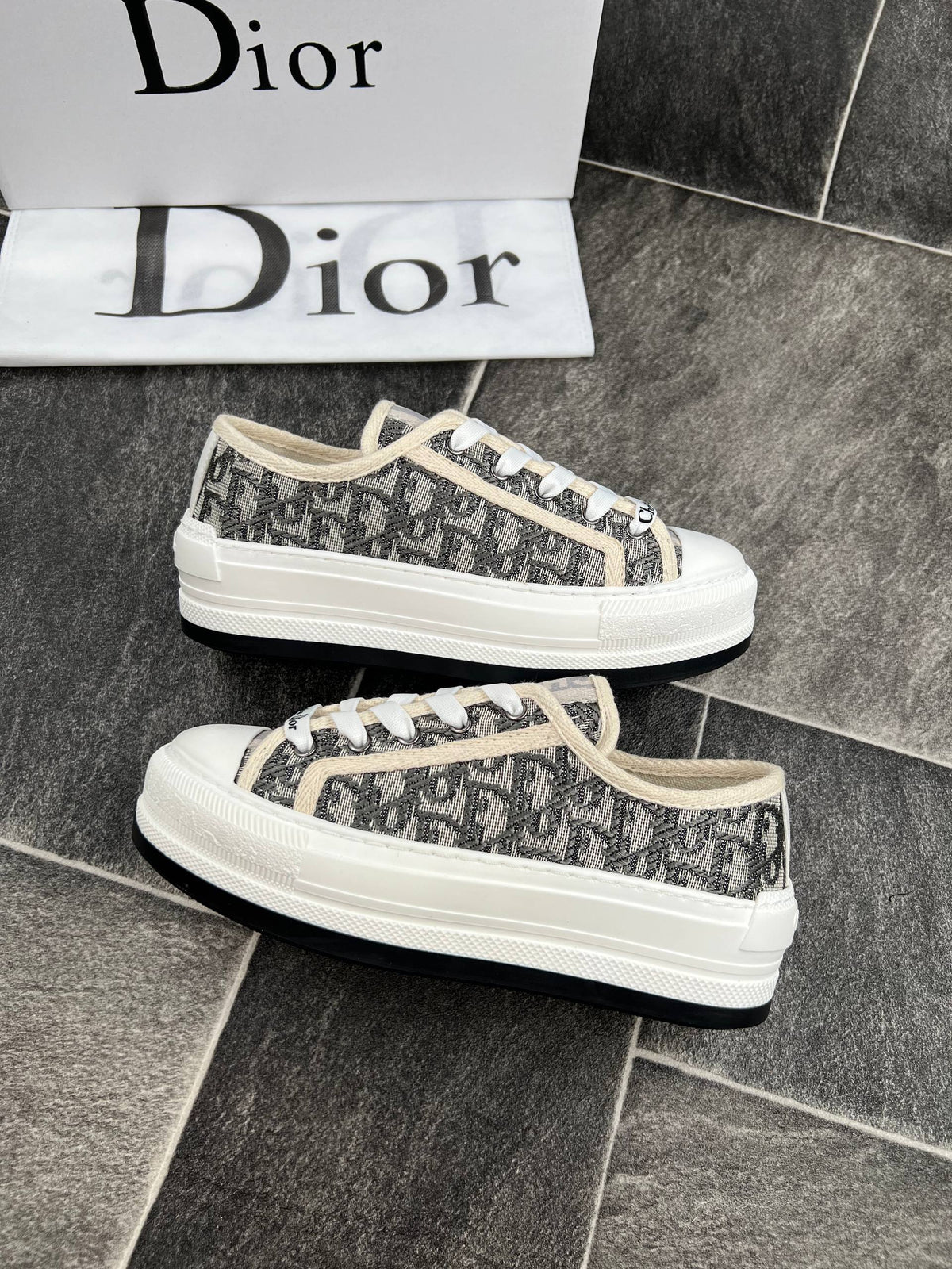DR - Shoes