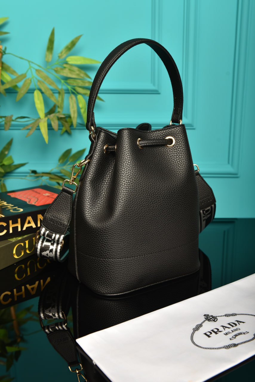PR - Vitello Daino Bucket Bag Black