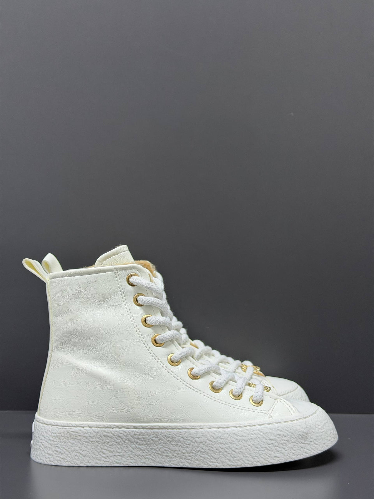 CH -24P High-top Sneakers