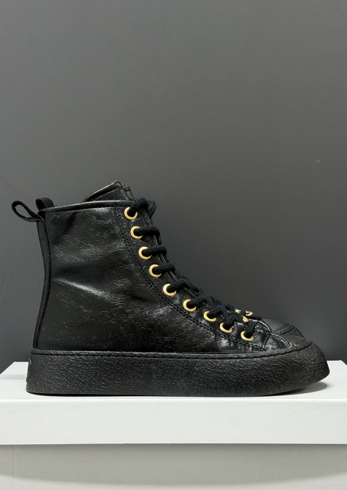 CH -24P High-top Sneakers