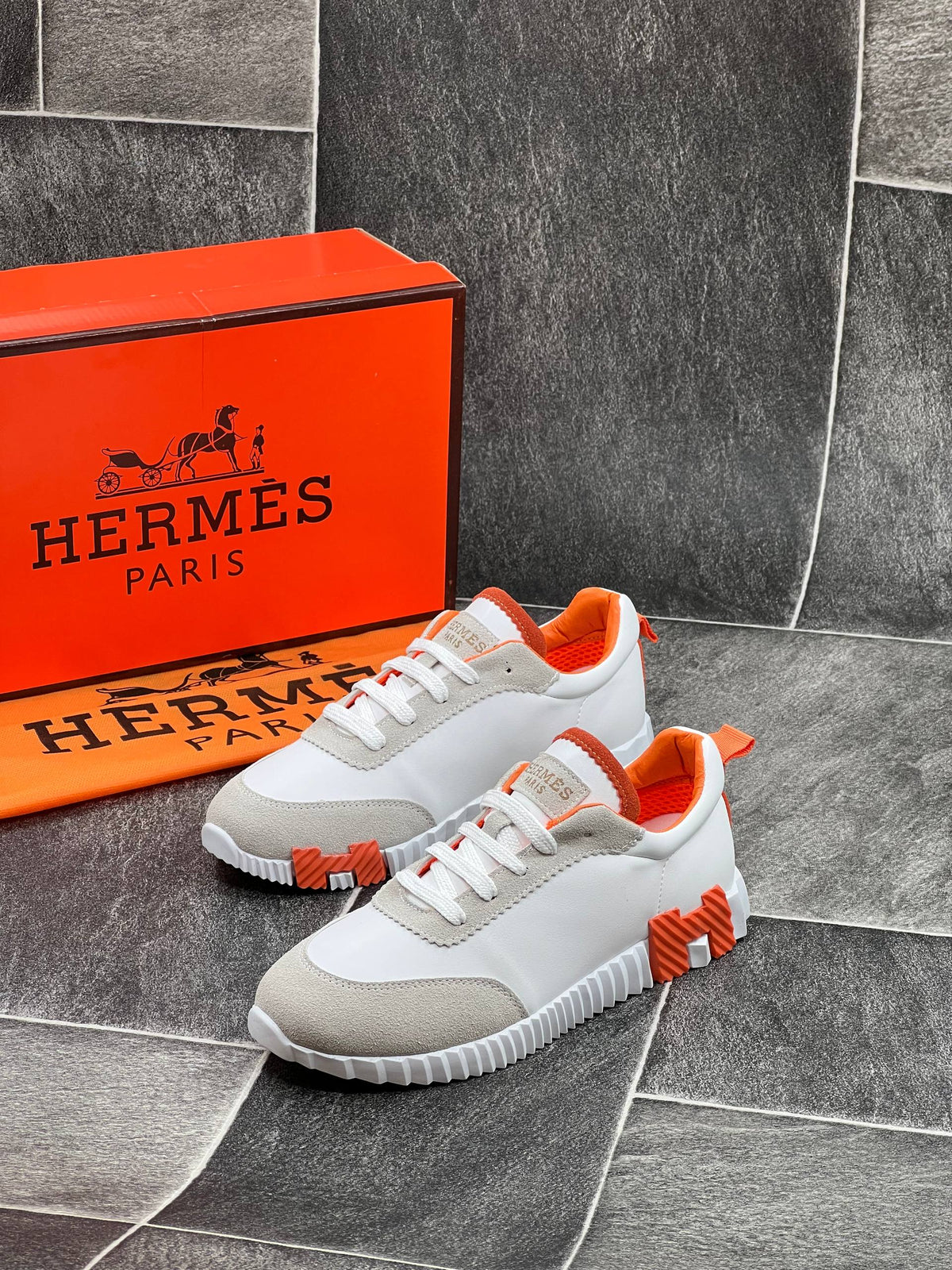 HM - Paris Bouncing Woman Sneakers
