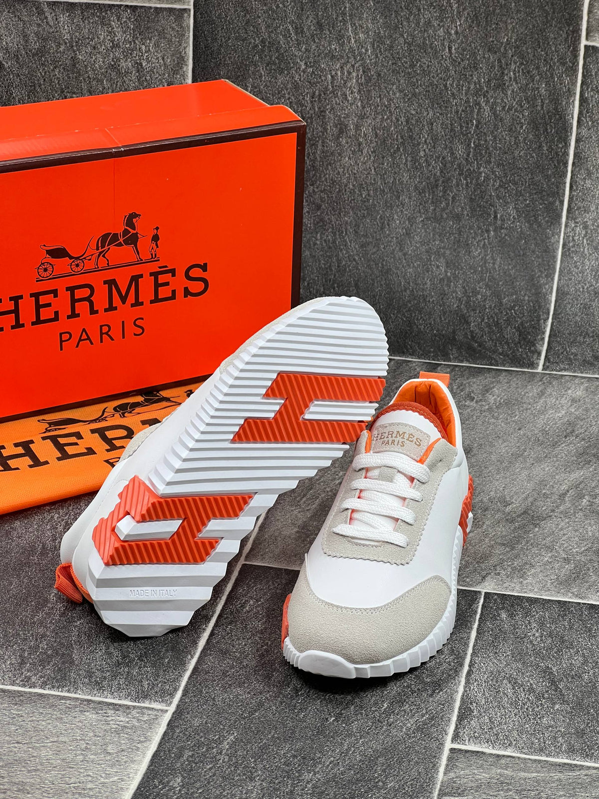 HM - Paris Bouncing Woman Sneakers