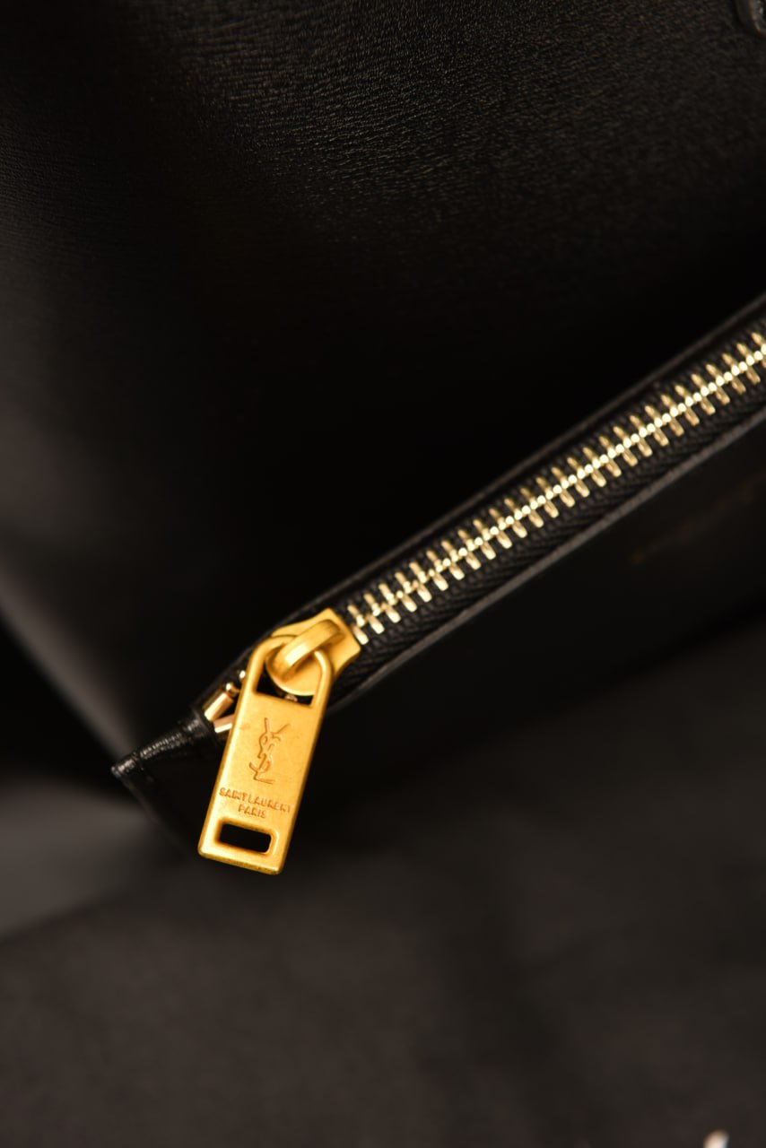 YS-Le 37 in Shiny Leather