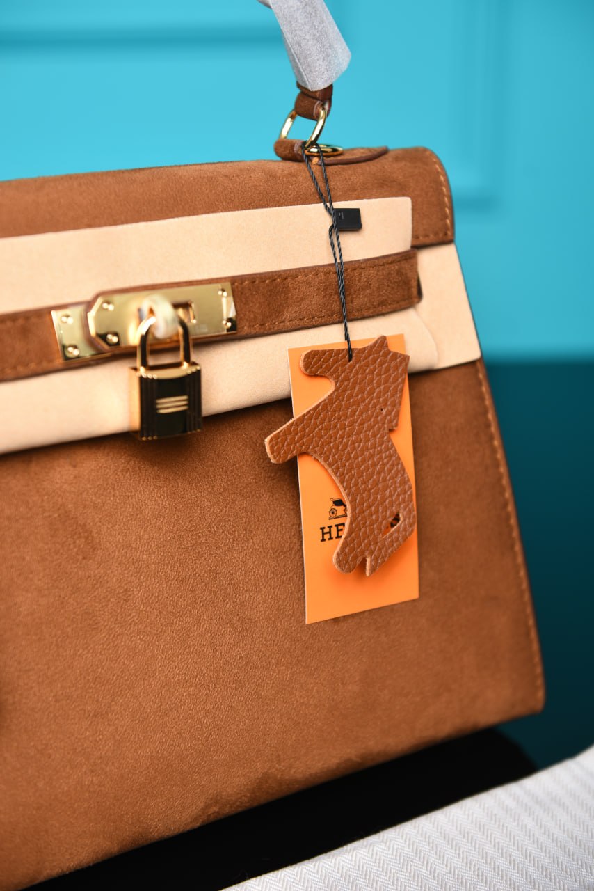 HM -  Kelly 28 Bag in Suede