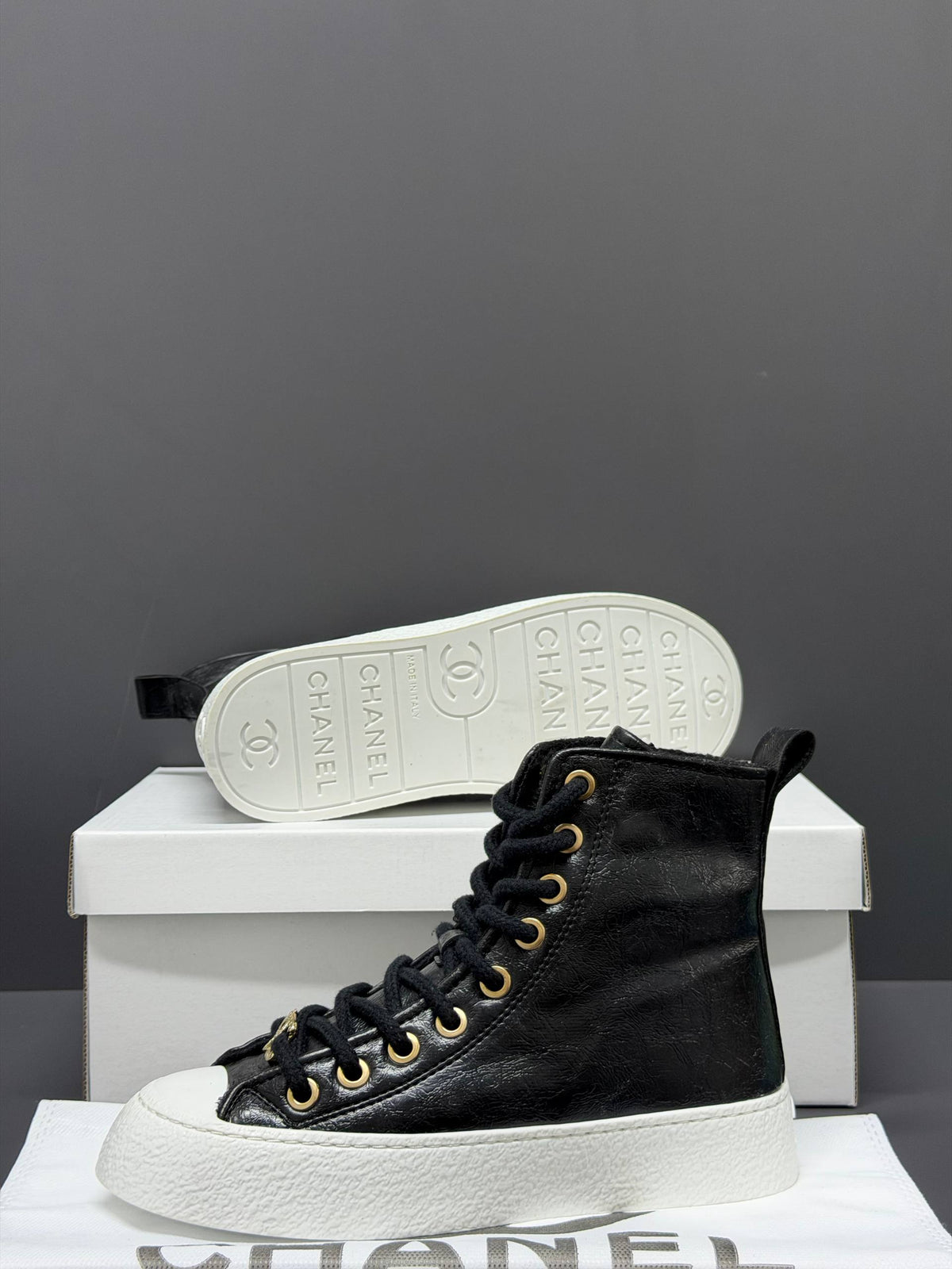 CH -24P High-top Sneakers