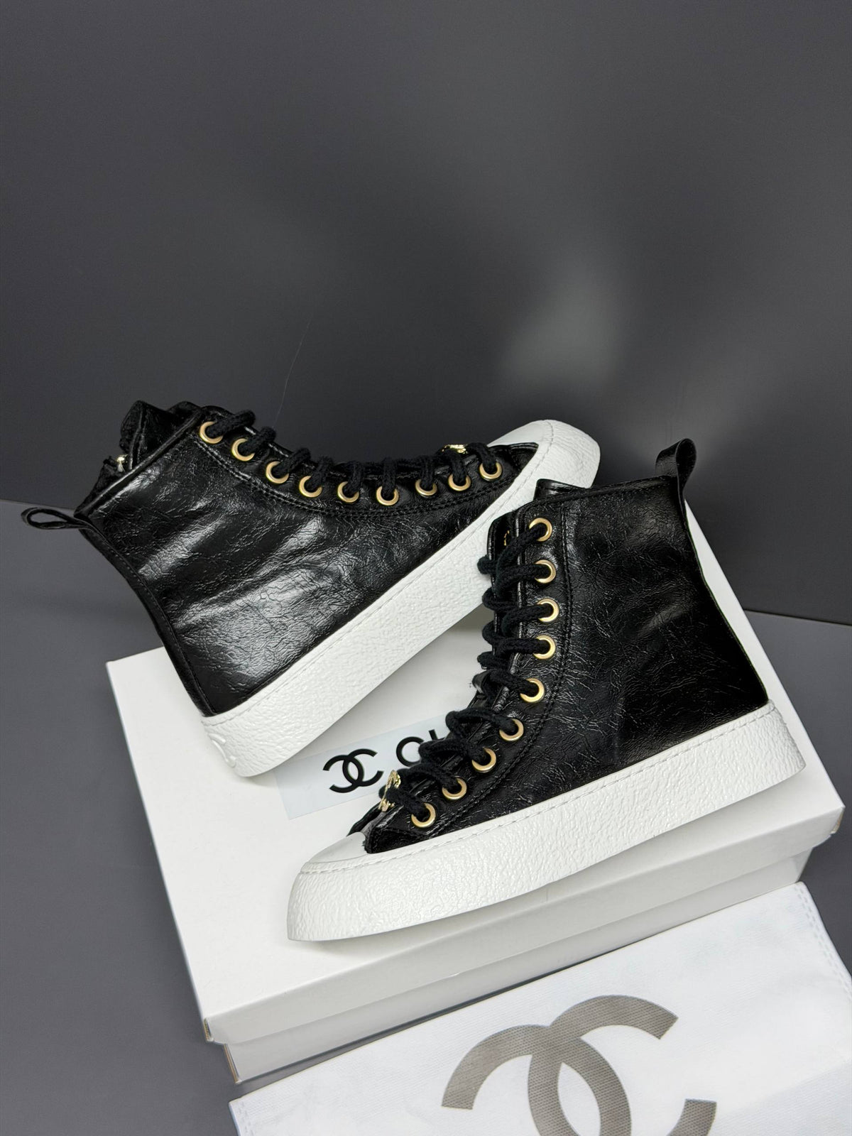 CH -24P High-top Sneakers