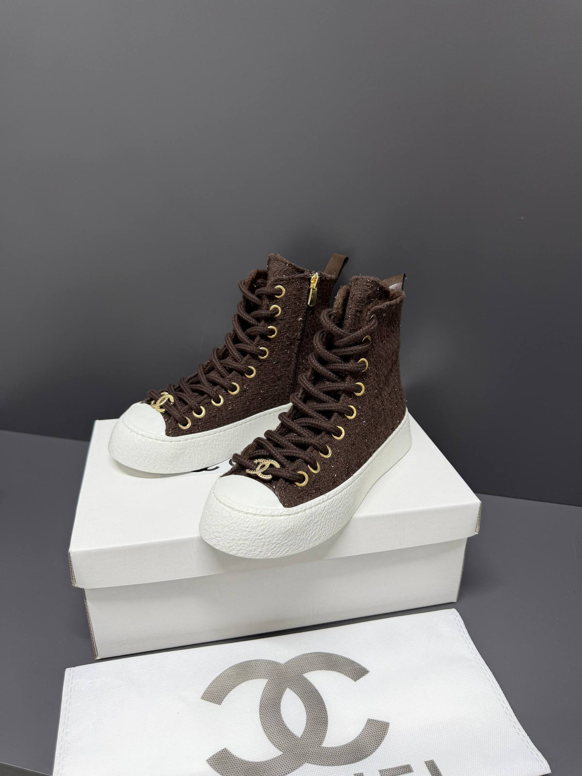 CH -24P High-top Sneakers