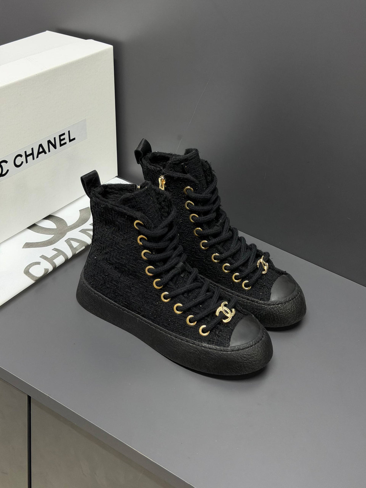 CH -24P High-top Sneakers