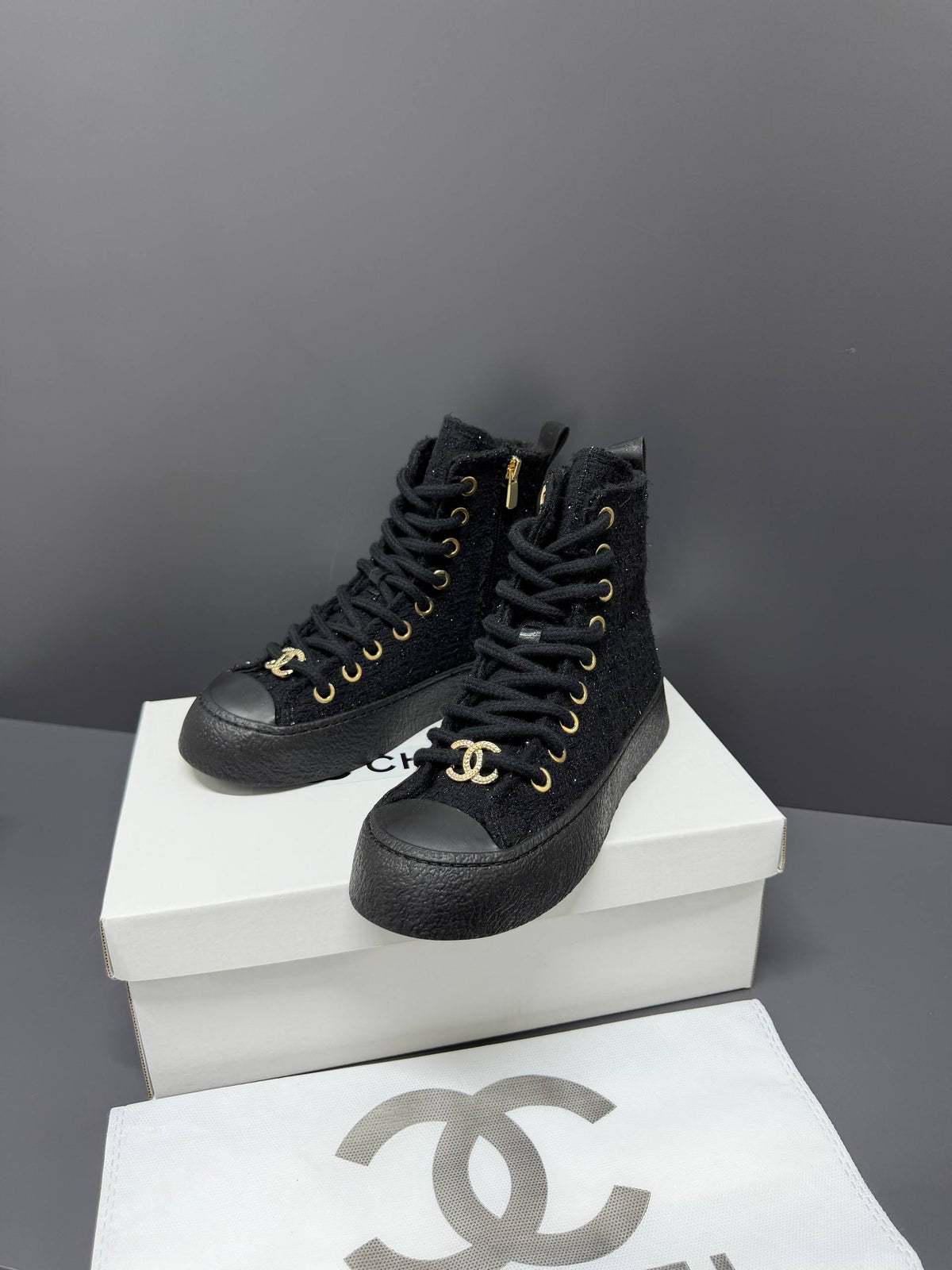 CH -24P High-top Sneakers