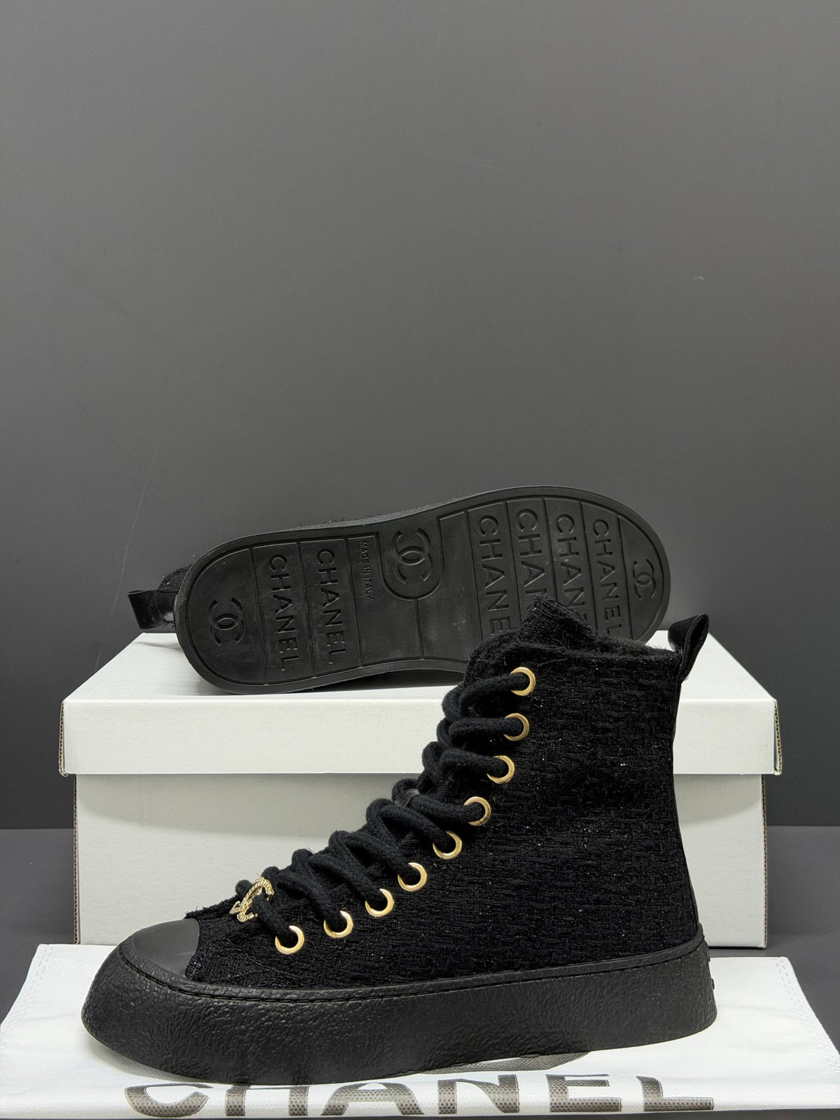 CH -24P High-top Sneakers