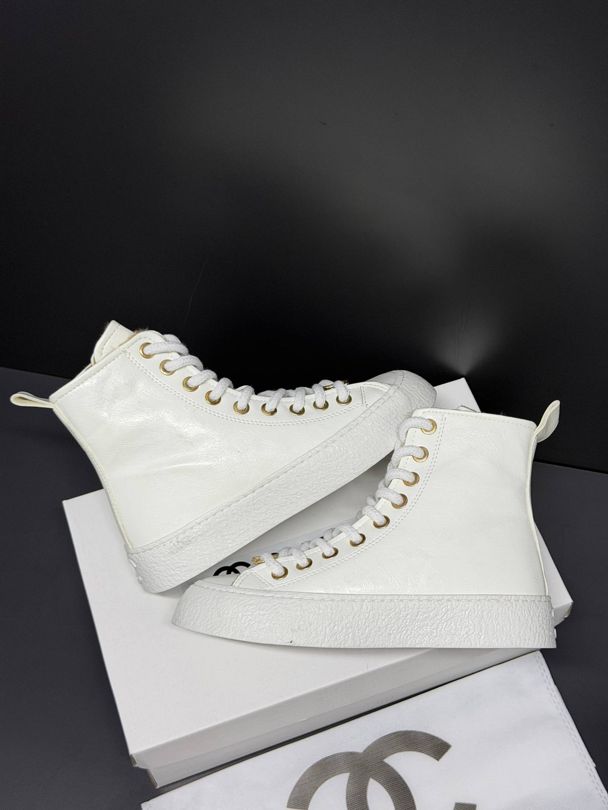 CH -24P High-top Sneakers