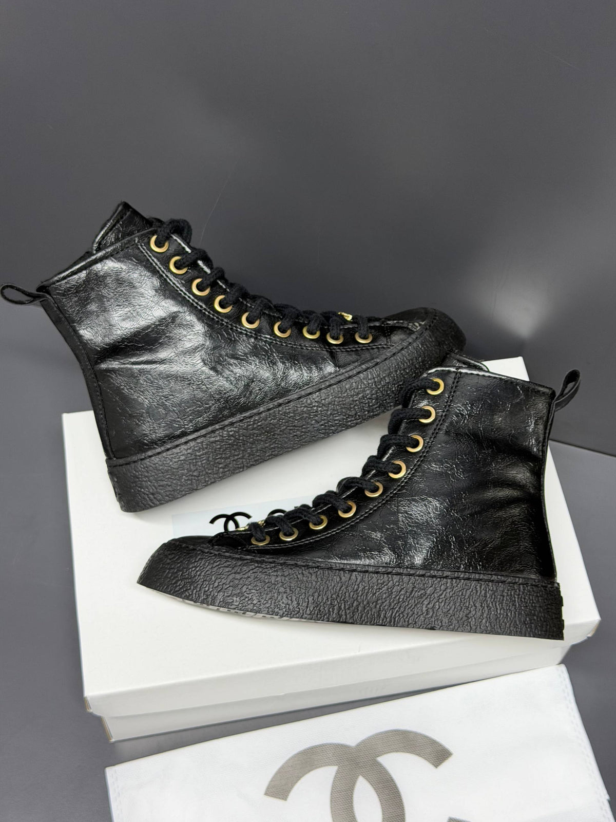 CH -24P High-top Sneakers