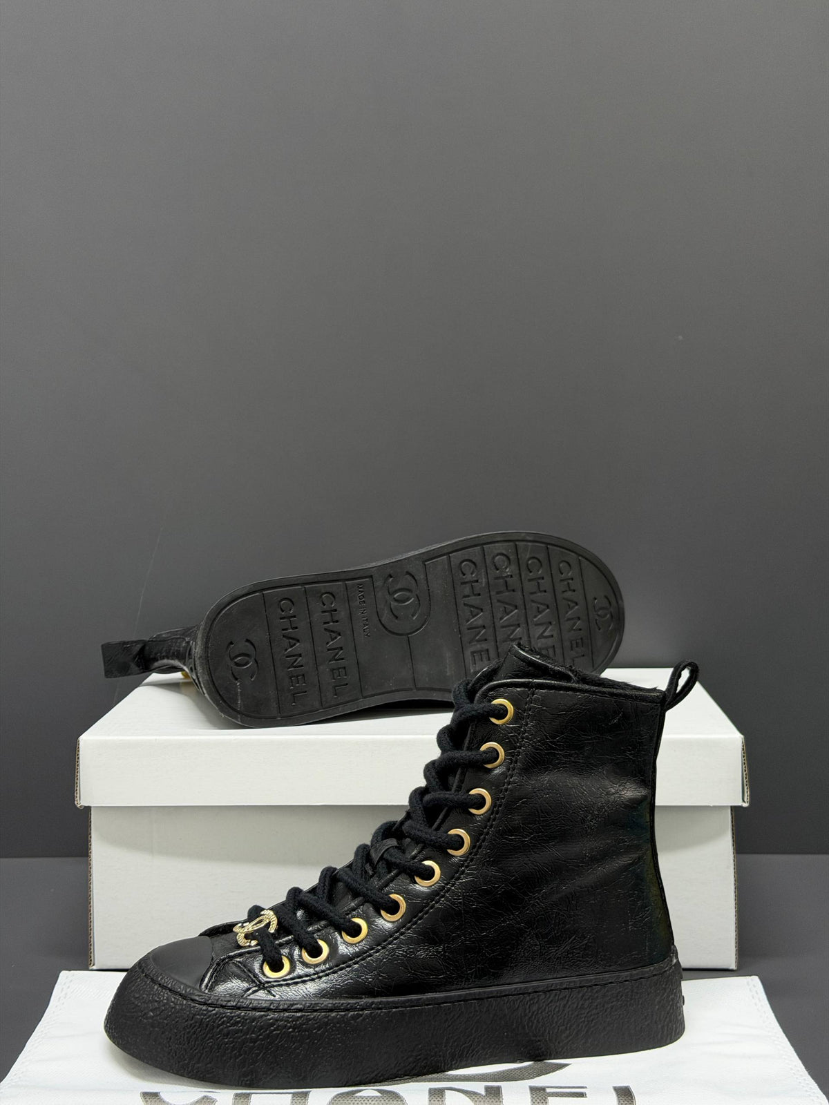 CH -24P High-top Sneakers