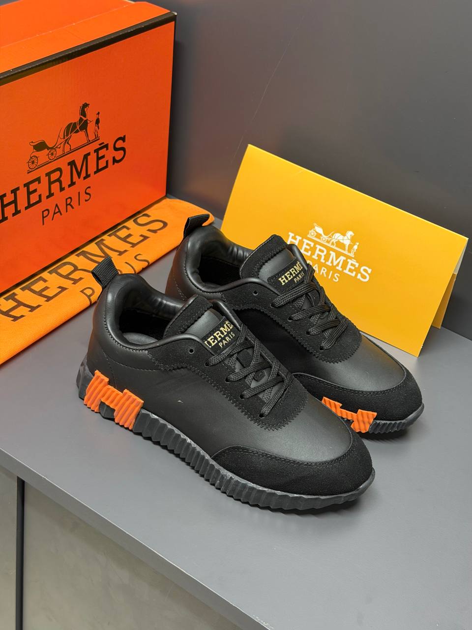 HM - Paris Bouncing Woman Sneakers