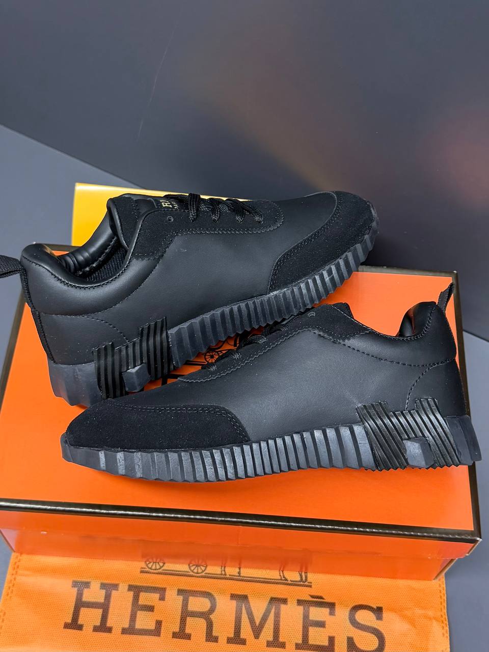 HM - Paris Bouncing Woman Sneakers