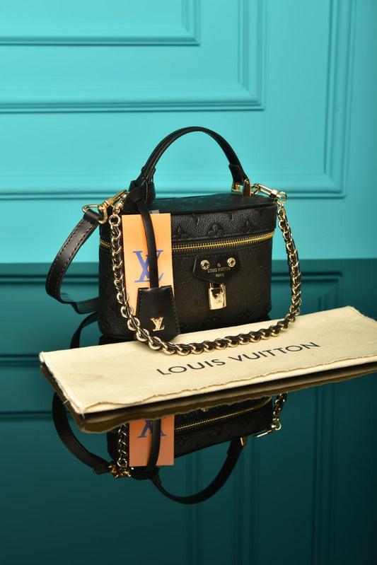 L - Vanity Chain Pouch (Black)