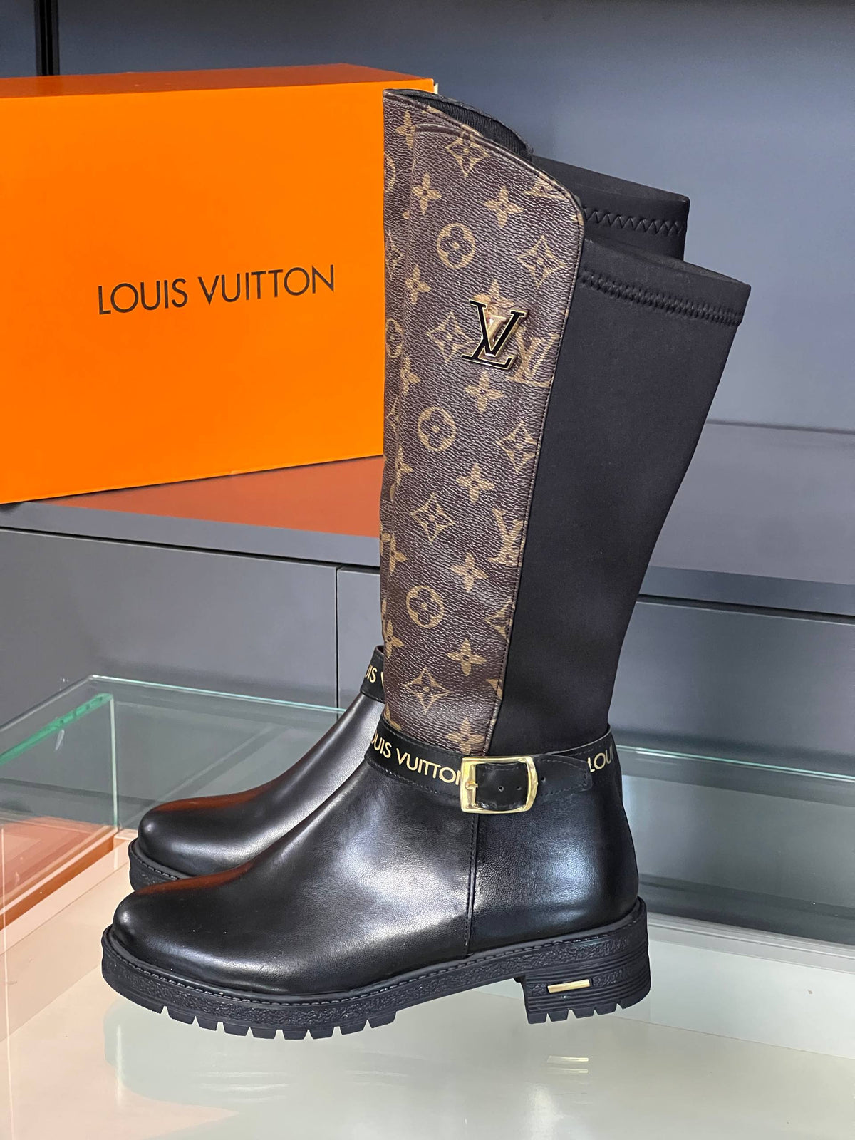 L - Boots