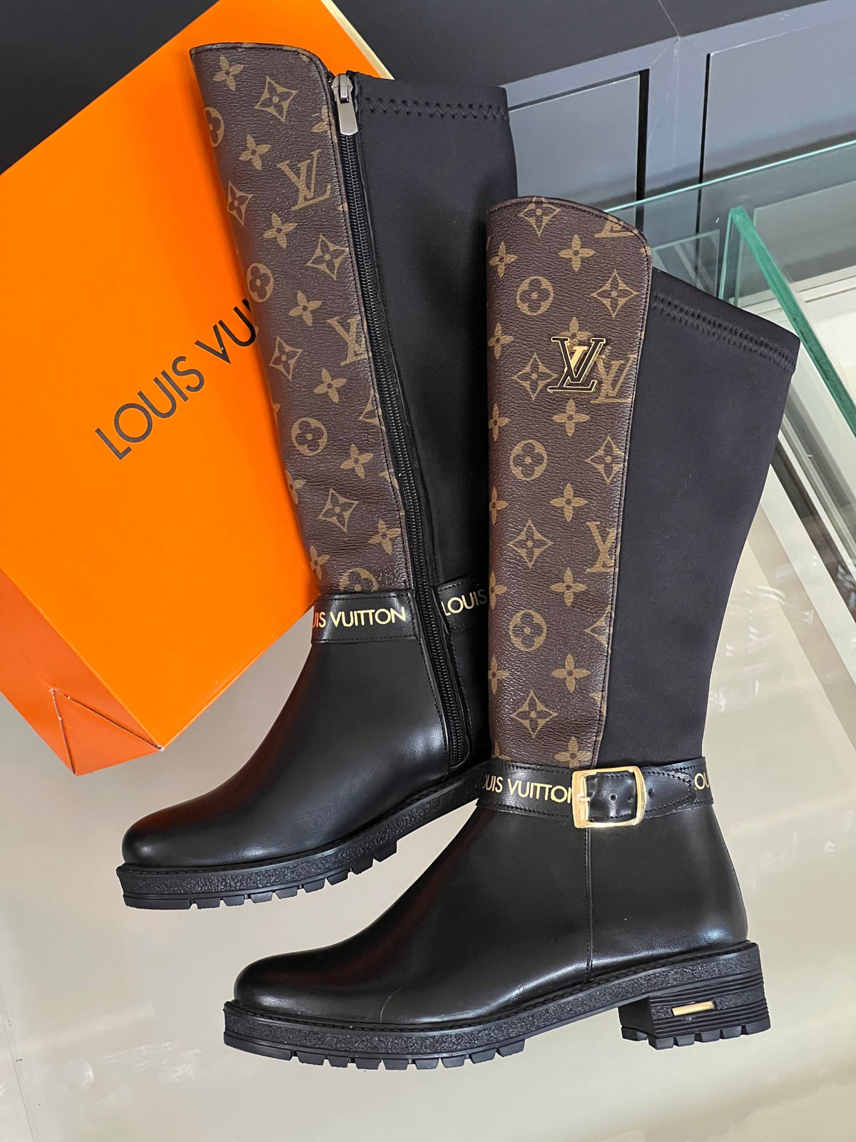 L - Boots
