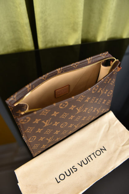 L - Toiletry Pouch